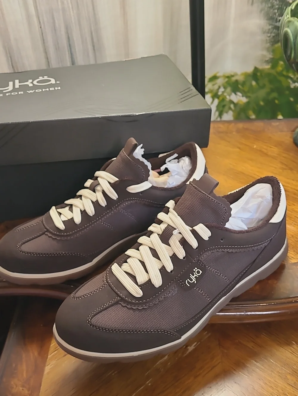 New in box! Ryka Effortless Womens 9.5 brown athletic low top lace up sneaker